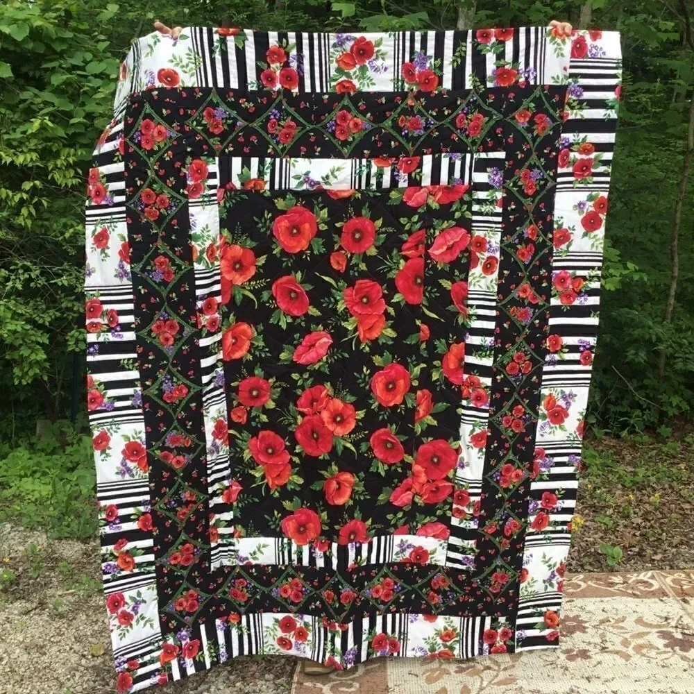 NWT. Hand Crafted Gorgeous Poppies Large Quilt